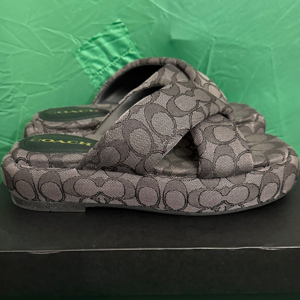 Coach  Black Patterned Slippers size 7.5 like new - Picture 5 of 16